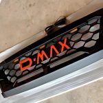 กระจังหน้า ISUZU D-MAX 2016-2018 ไฟ LED สีส้ม 3 ดวง และโลโก้ DMAX - Image 3