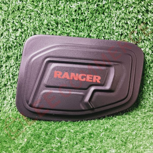 ครอบฝาถังน้ำมัน Ford Ranger 2012-รุ่นปัจจุบัน สีดำโลโก้แดง (AOS)