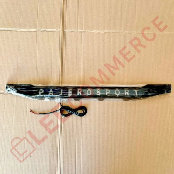 คิ้วฝากระโปรงท้าย Mitsubishi Pajero Sport 2015 คิ้วฝาท้าย มีไฟ สีดำเงา (LA)