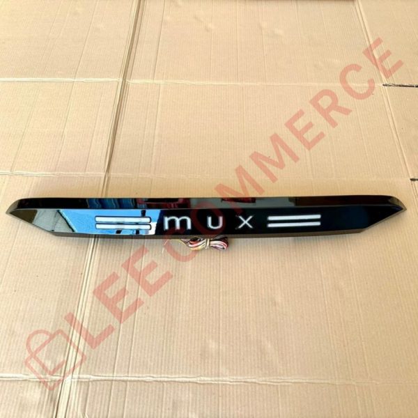 คิ้วฝากระโปรงท้าย ISUZU MU-X 2015 มีไฟ สีดำเงา (LA)